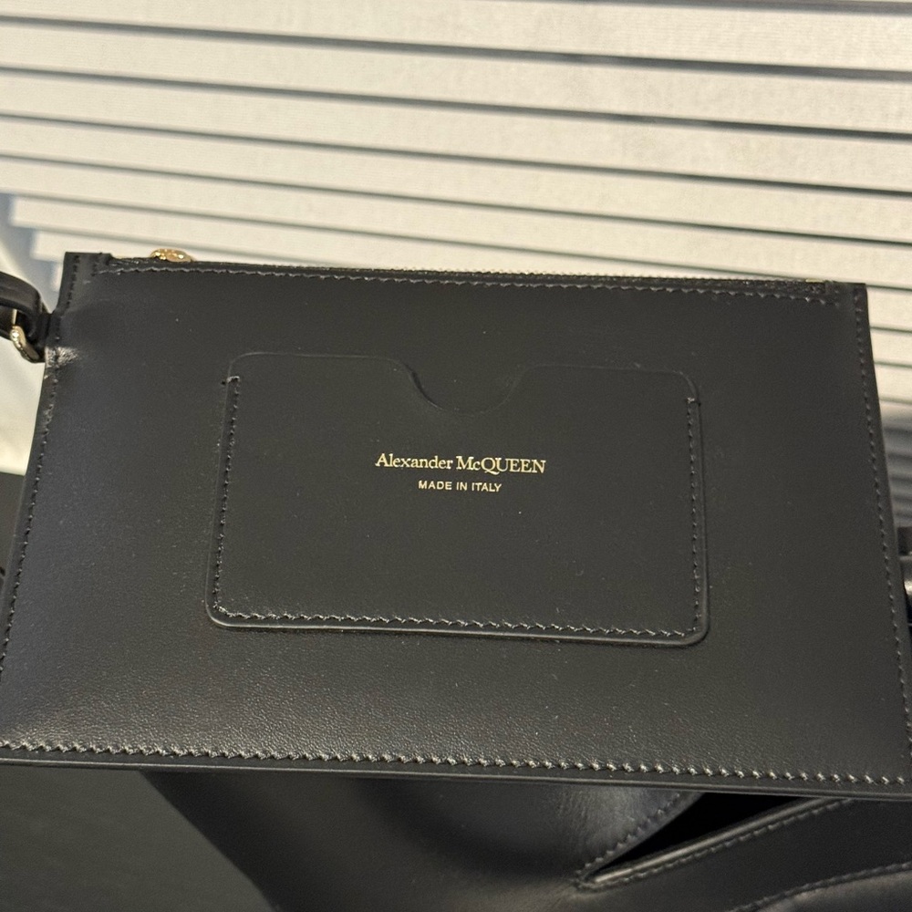 💯% AUTHENTIC ALEXANDER MCQUEEN BAG - Picture 2 of 12